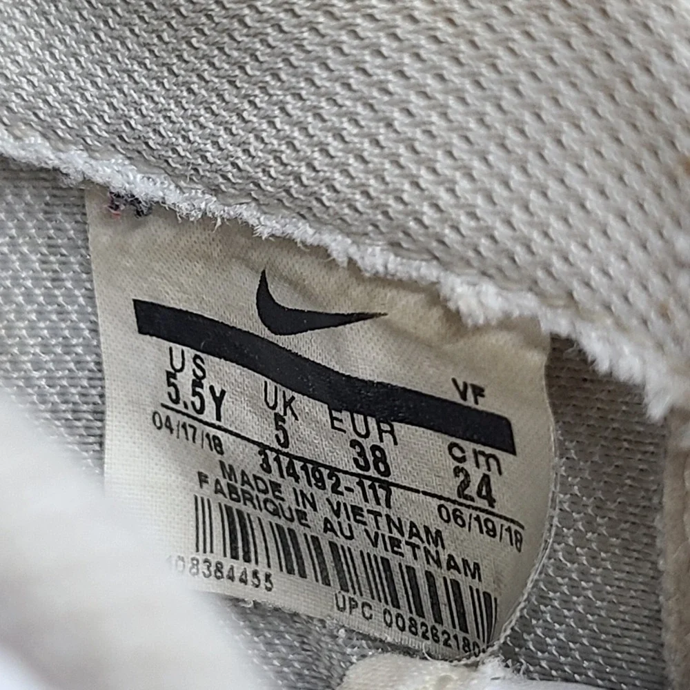 Nike Air Force 1 AF1 Shoes Youth‎ Size 5.5Y Triple White Low Sneakers 314192-117